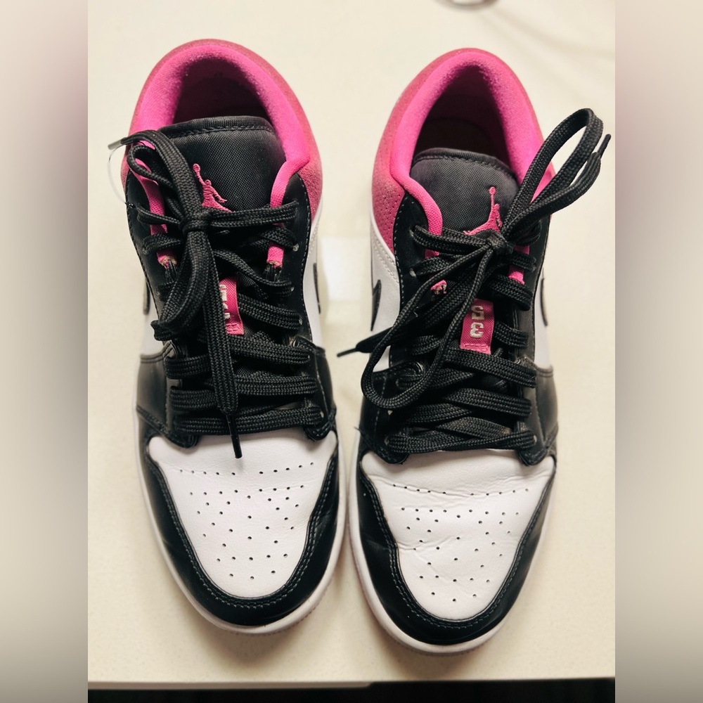 Air Jordan 1 Retro Low SE Fuchsia/Black/White.            Size 8 Pre-Owned